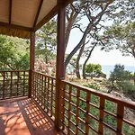 Sea Valley فندق فاراليا